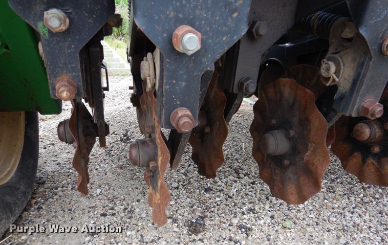 image for item JO9057 2002 Great Plains 1005NG no-till grain drill