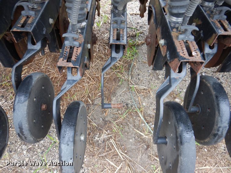 image for item JO9057 2002 Great Plains 1005NG no-till grain drill