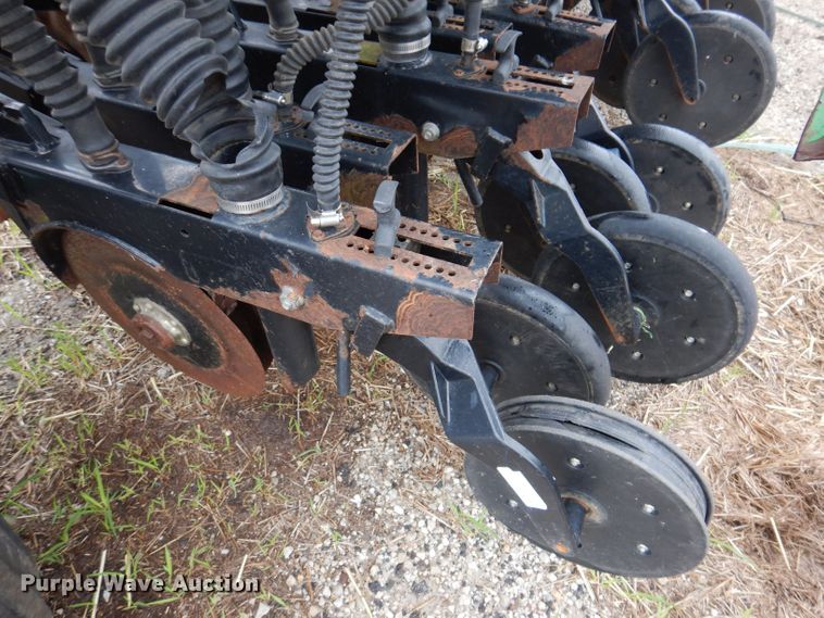 image for item JO9057 2002 Great Plains 1005NG no-till grain drill