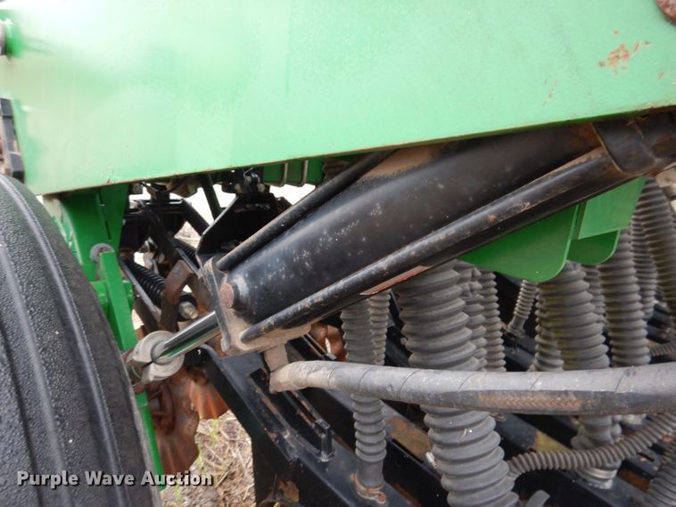 image for item JO9057 2002 Great Plains 1005NG no-till grain drill