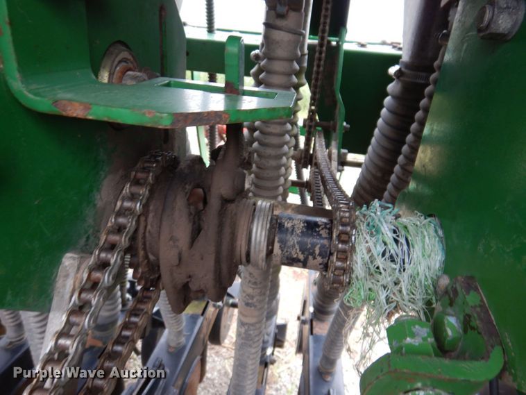 image for item JO9057 2002 Great Plains 1005NG no-till grain drill