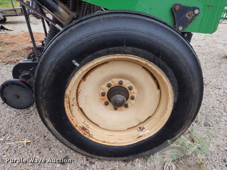 image for item JO9057 2002 Great Plains 1005NG no-till grain drill