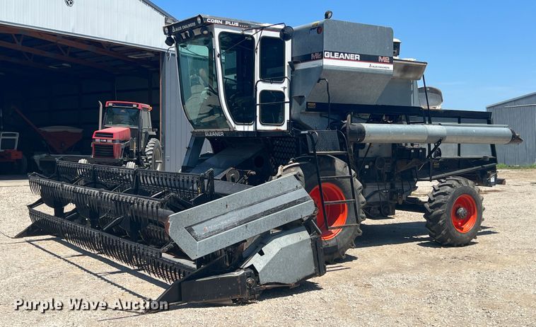 image for item JX9274 1979 Gleaner M2  RWA combine