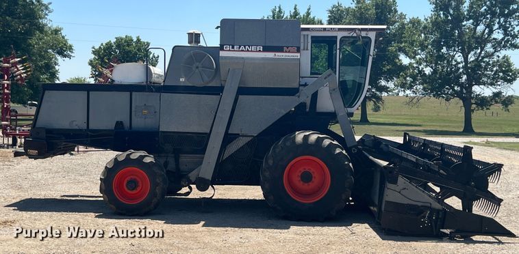 image for item JX9274 1979 Gleaner M2  RWA combine