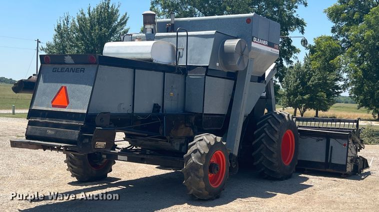 image for item JX9274 1979 Gleaner M2  RWA combine