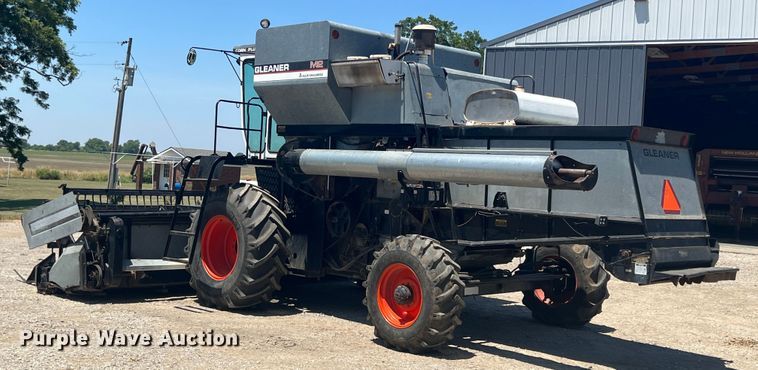 image for item JX9274 1979 Gleaner M2  RWA combine