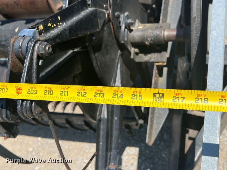 image for item JX9274 1979 Gleaner M2  RWA combine