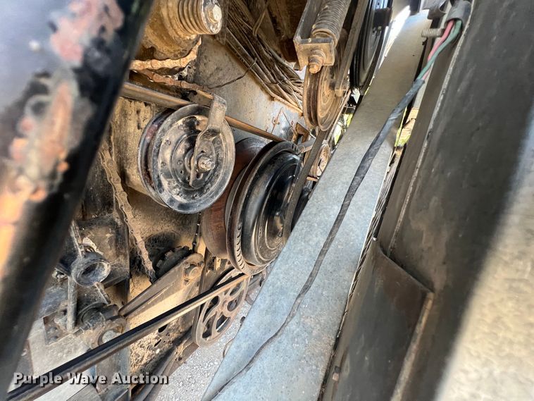 image for item JX9274 1979 Gleaner M2  RWA combine