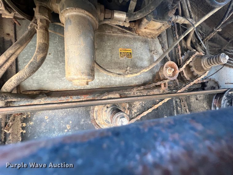 image for item JX9274 1979 Gleaner M2  RWA combine