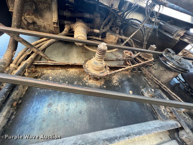 image for item JX9274 1979 Gleaner M2  RWA combine