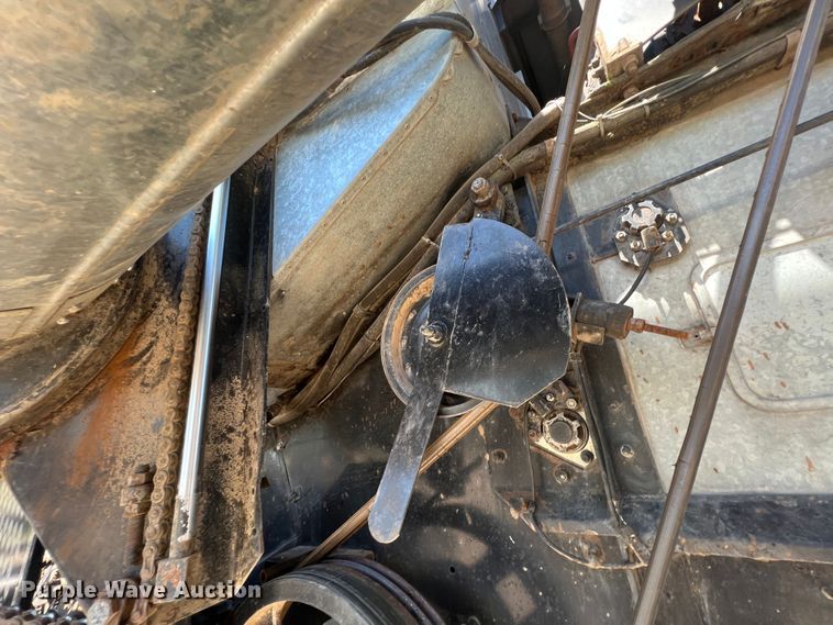 image for item JX9274 1979 Gleaner M2  RWA combine