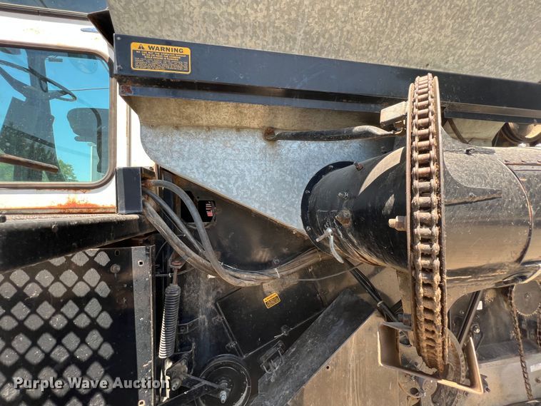 image for item JX9274 1979 Gleaner M2  RWA combine