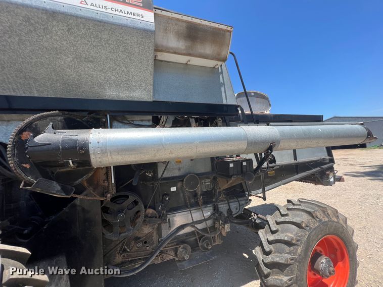 image for item JX9274 1979 Gleaner M2  RWA combine