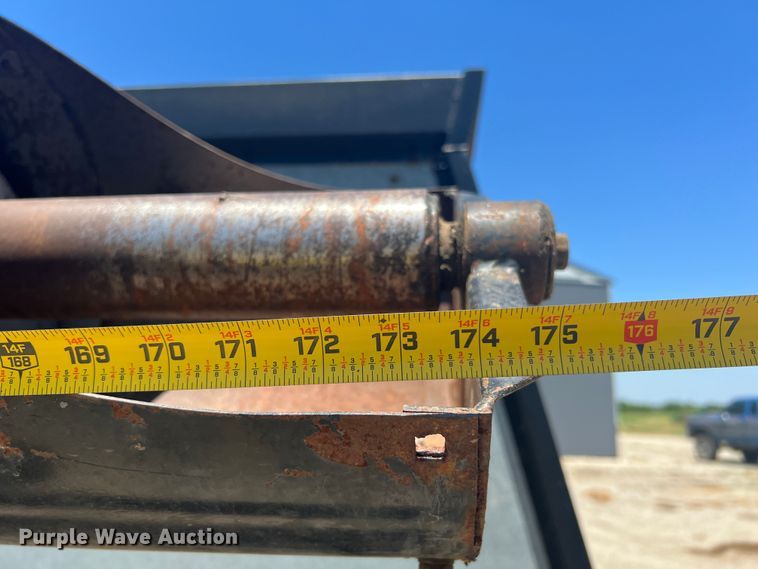 image for item JX9274 1979 Gleaner M2  RWA combine