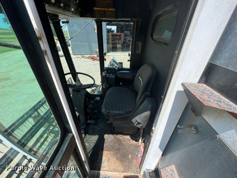 image for item JX9274 1979 Gleaner M2  RWA combine