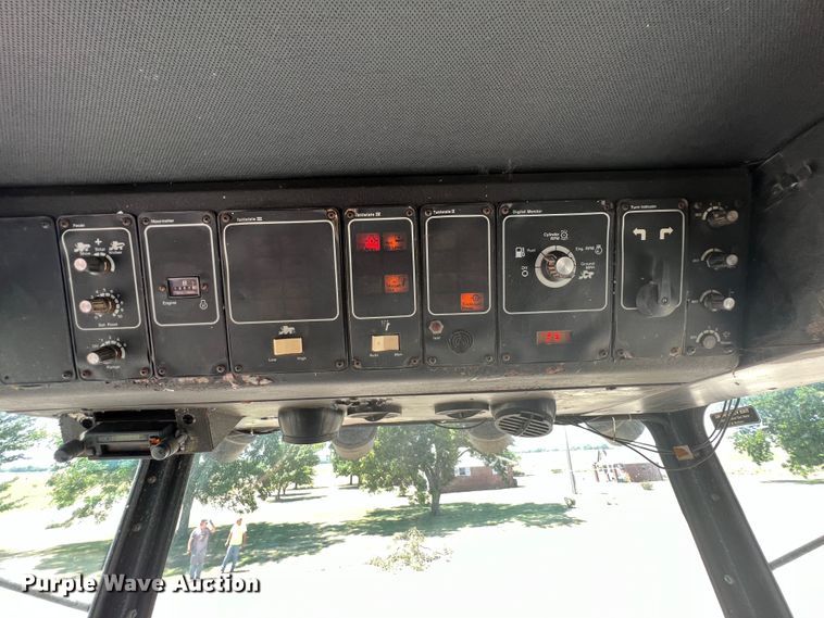 image for item JX9274 1979 Gleaner M2  RWA combine