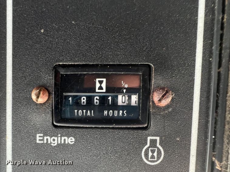 image for item JX9274 1979 Gleaner M2  RWA combine