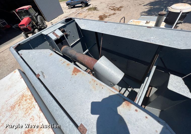 image for item JX9274 1979 Gleaner M2  RWA combine