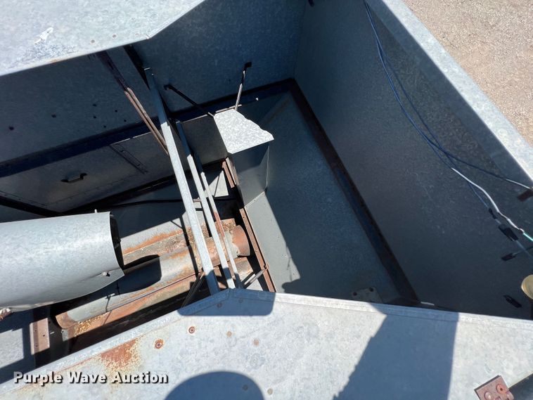 image for item JX9274 1979 Gleaner M2  RWA combine