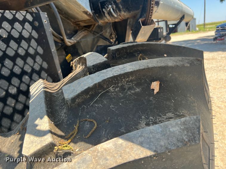 image for item JX9274 1979 Gleaner M2  RWA combine