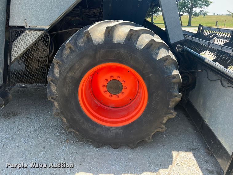 image for item JX9274 1979 Gleaner M2  RWA combine