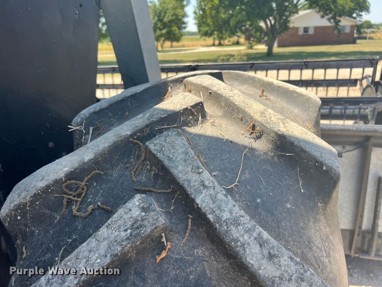 image for item JX9274 1979 Gleaner M2  RWA combine