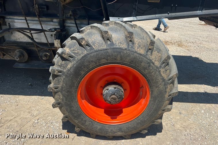 image for item JX9274 1979 Gleaner M2  RWA combine