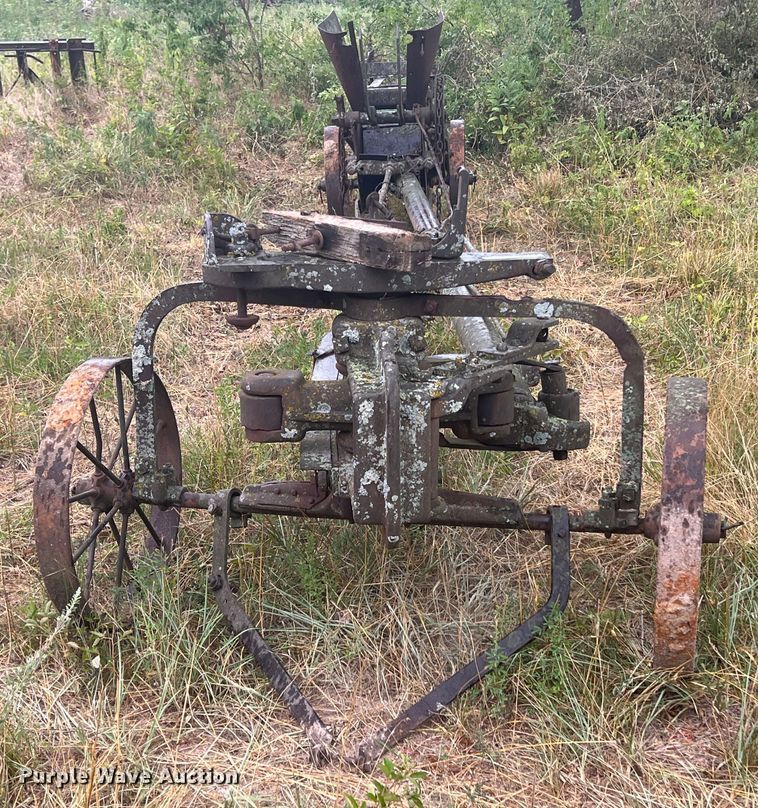 image for item JX9276 Hay press