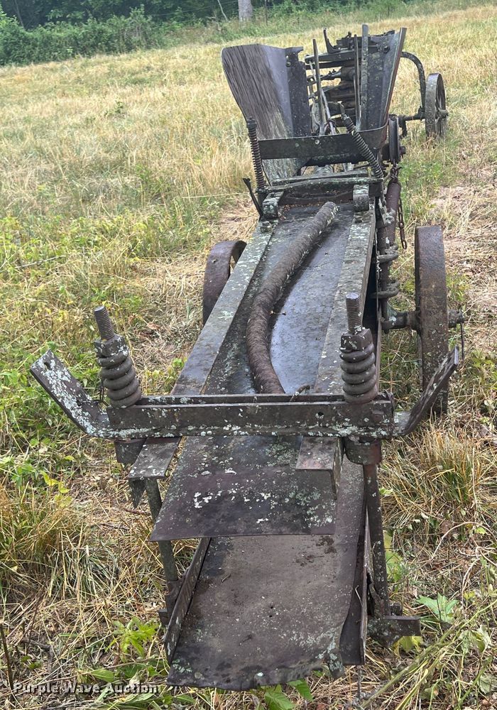 image for item JX9276 Hay press