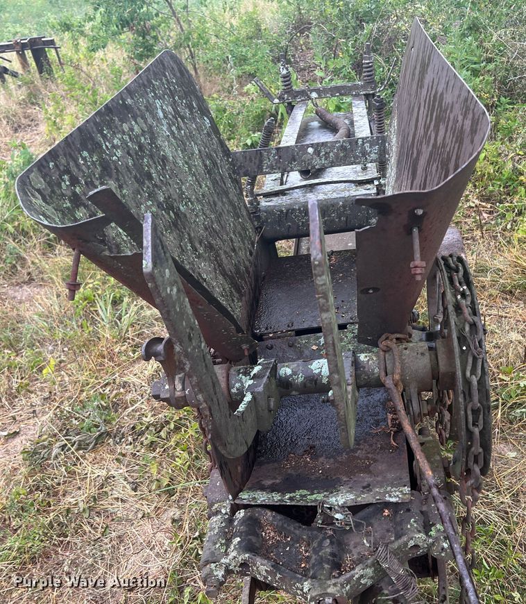 image for item JX9276 Hay press