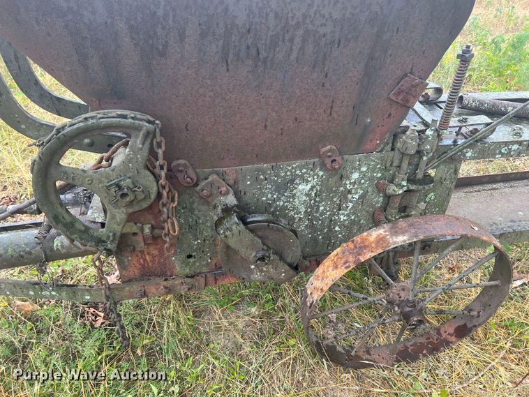 image for item JX9276 Hay press