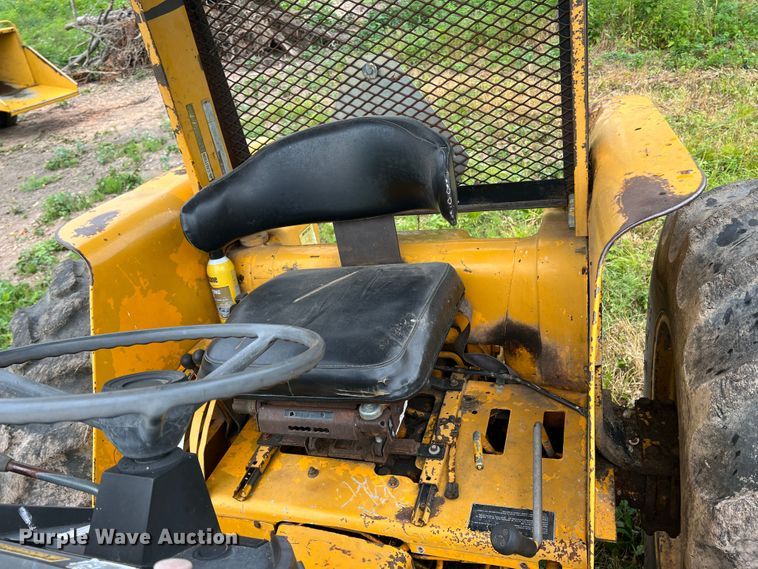 image for item JX9279 Case IH 585  tractor