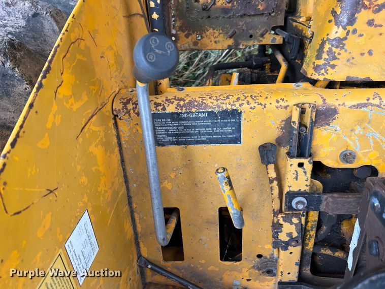 image for item JX9279 Case IH 585  tractor