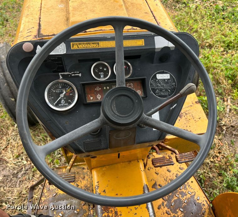 image for item JX9279 Case IH 585  tractor