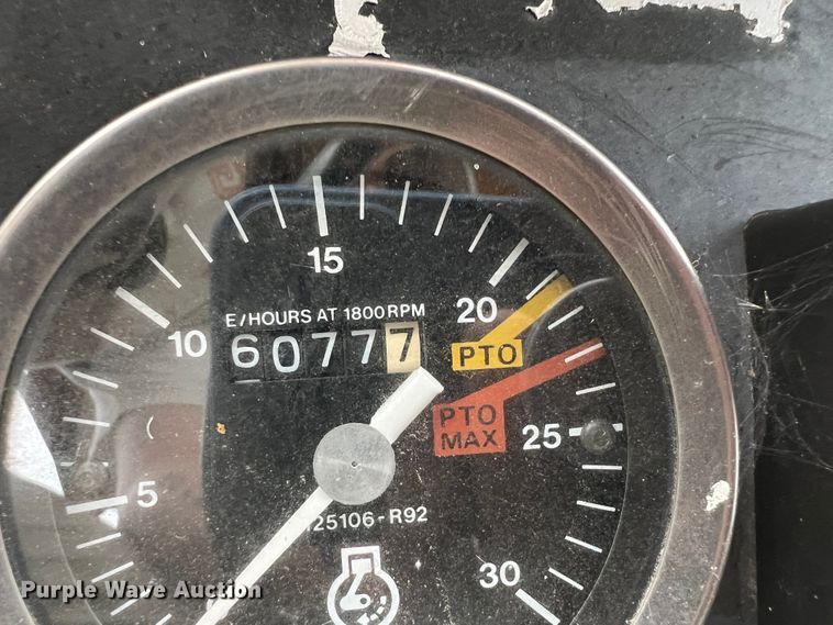 image for item JX9279 Case IH 585  tractor