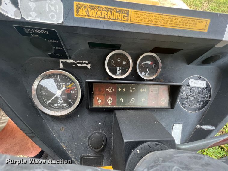 image for item JX9279 Case IH 585  tractor