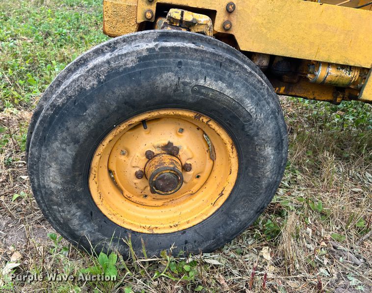 image for item JX9279 Case IH 585  tractor