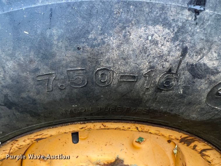 image for item JX9279 Case IH 585  tractor