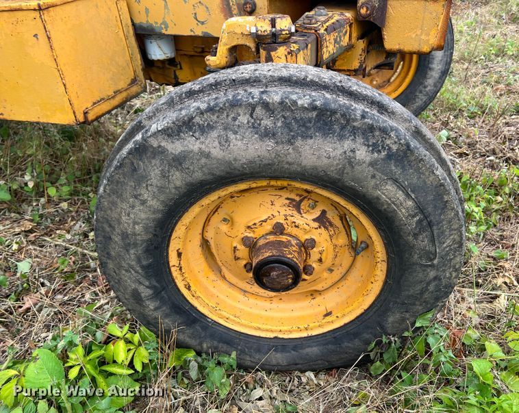 image for item JX9279 Case IH 585  tractor