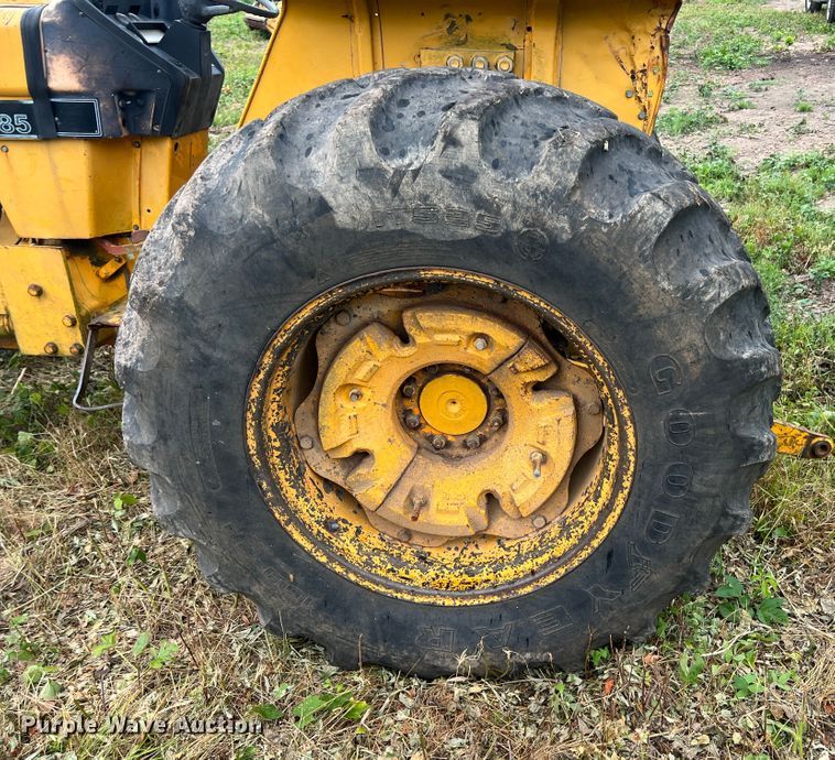 image for item JX9279 Case IH 585  tractor