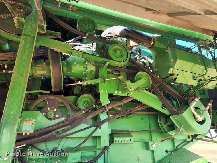image for item KC9463 2012 John Deere S670  combine