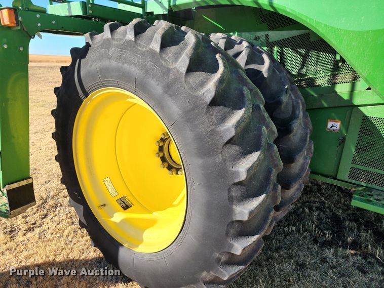 image for item KC9463 2012 John Deere S670  combine