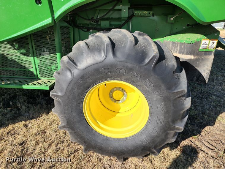 image for item KC9463 2012 John Deere S670  combine
