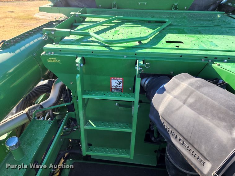 image for item KC9463 2012 John Deere S670  combine