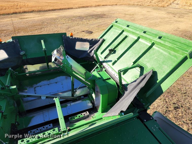 image for item KC9463 2012 John Deere S670  combine