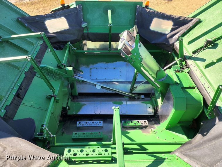 image for item KC9463 2012 John Deere S670  combine