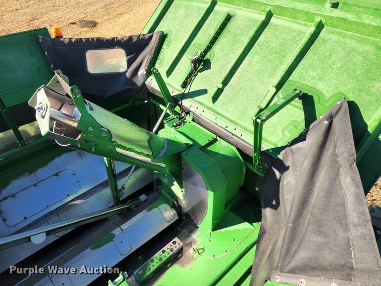 image for item KC9463 2012 John Deere S670  combine