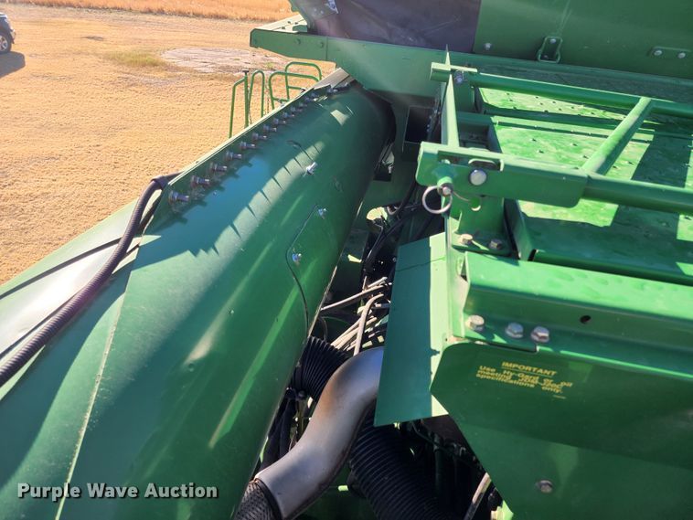 image for item KC9463 2012 John Deere S670  combine