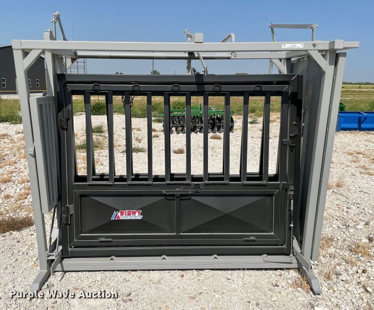 image for item KJ9738 Livestock squeeze chute