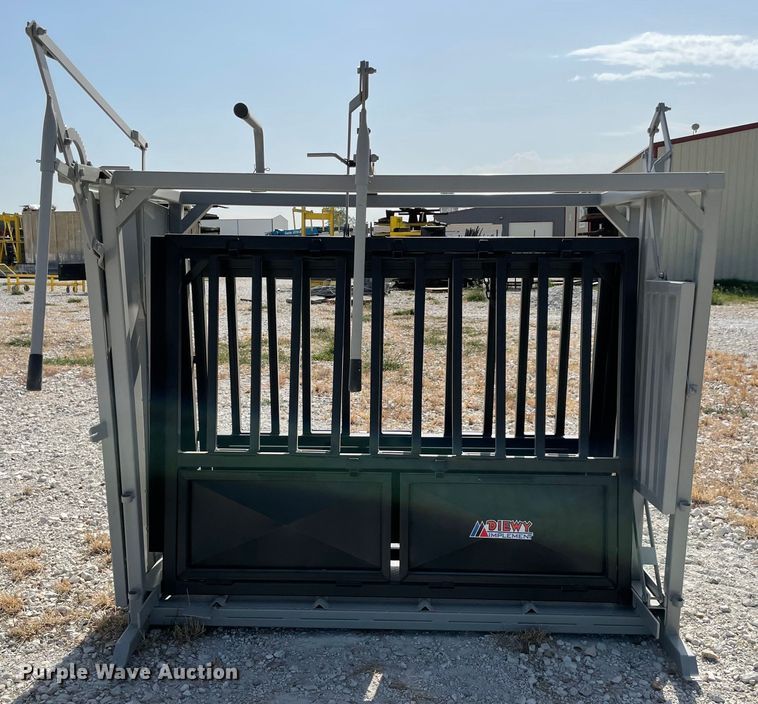 image for item KJ9738 Livestock squeeze chute